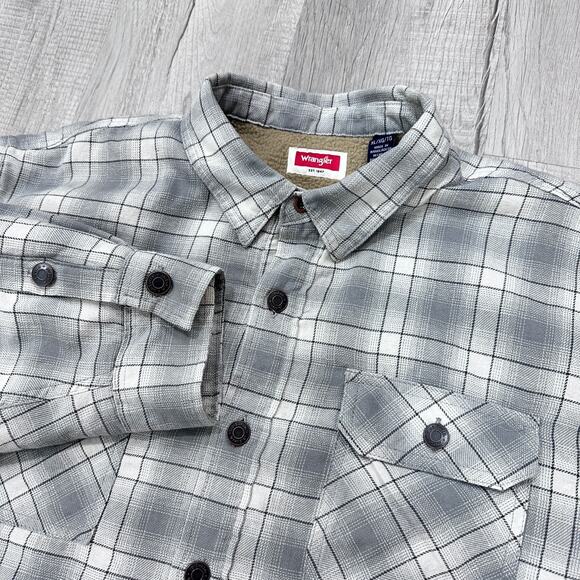 Wrangler Other - Wrangler Sherpa Lined Flannel Shirt Jacket Men's XL Gray Plaid Workwear Shacket